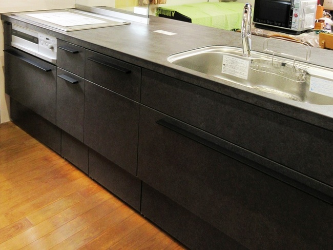 見せるキッチンでいつもキレイ