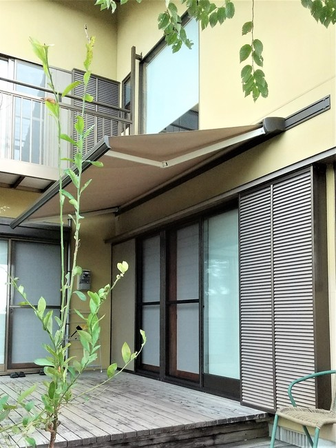 オーニングで日差しをコントロール