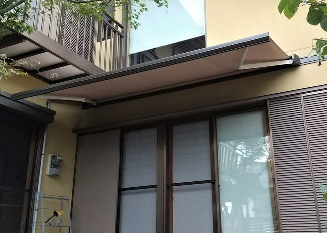 オーニングで日差しをコントロール
